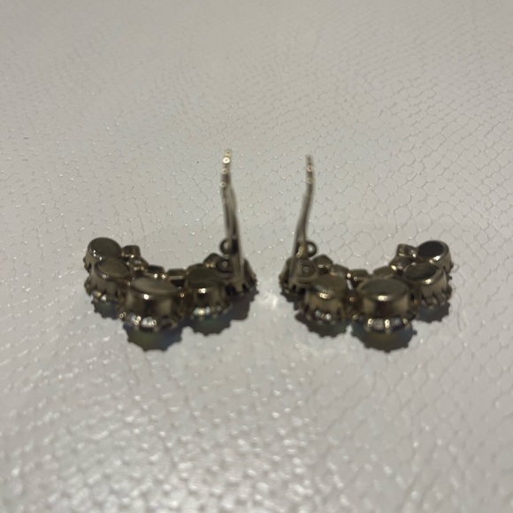 Mid Century Clip-on Earrings - Picture 5 of 9